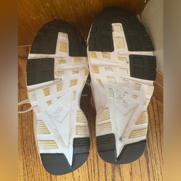 Nike Girls Toddler White and Black Sneakers with Huarache Design Size 12 - Picture 5 of 5